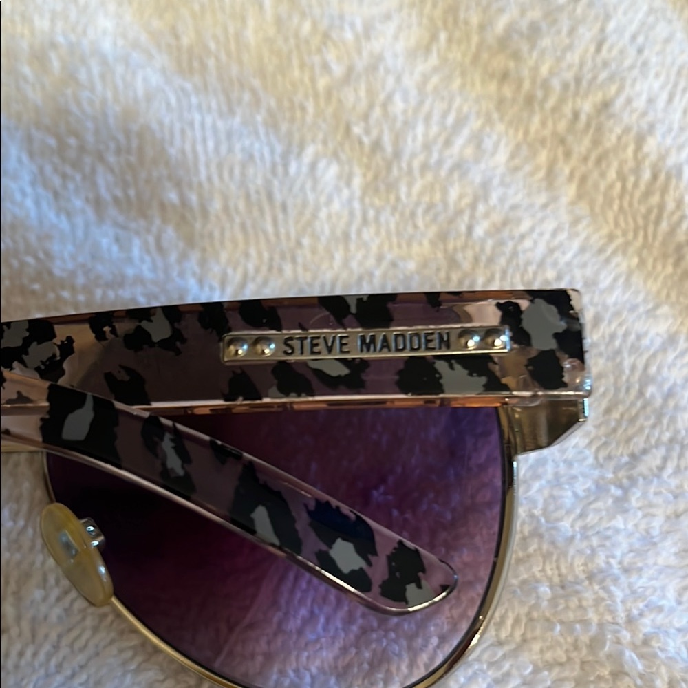 Steve Madden Pink and Black Sunglasses